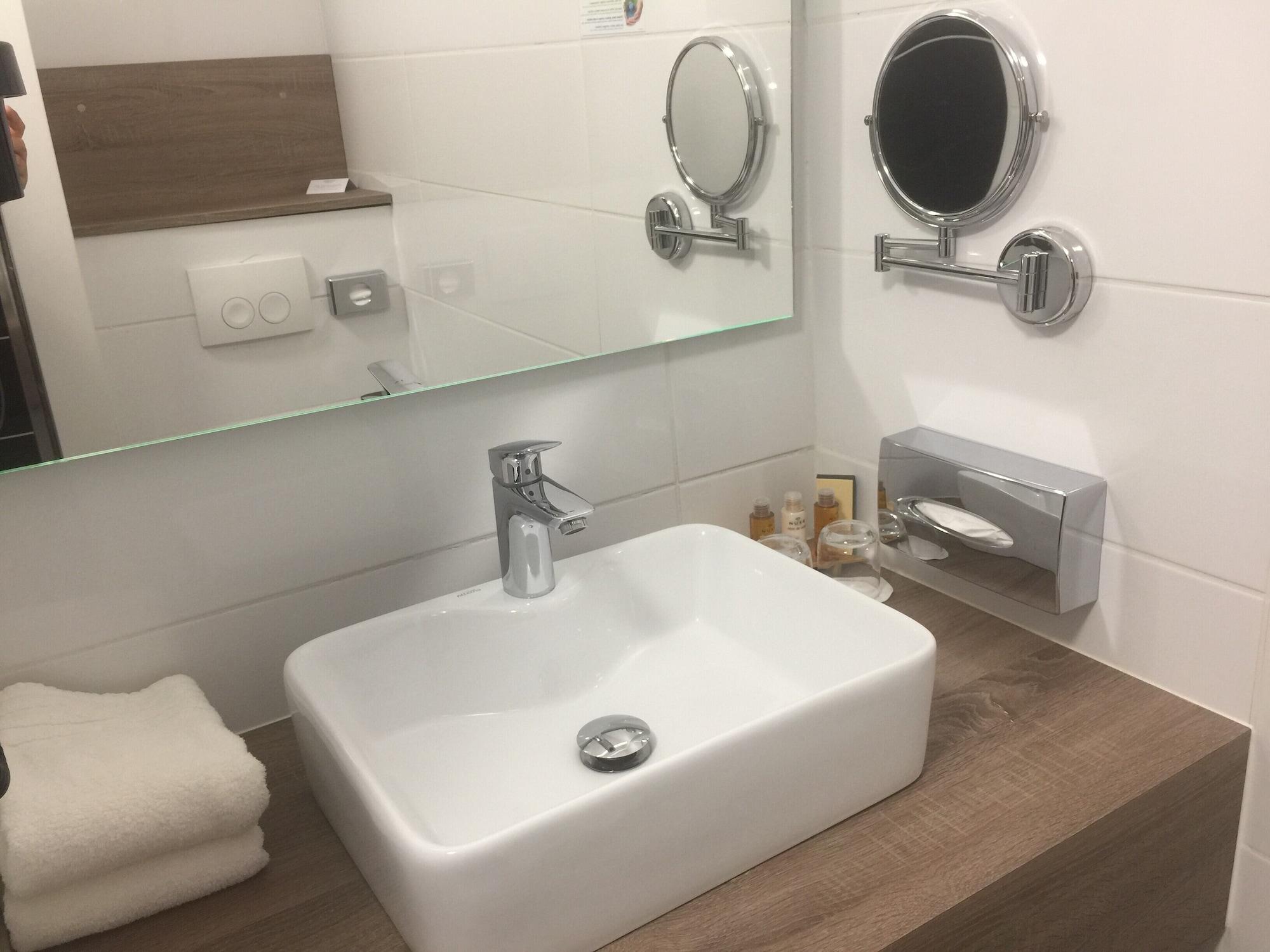 Best Western Le Vauban Прад Экстерьер фото